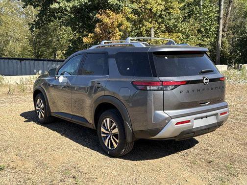 2025 Nissan Pathfinder SL 4WD
