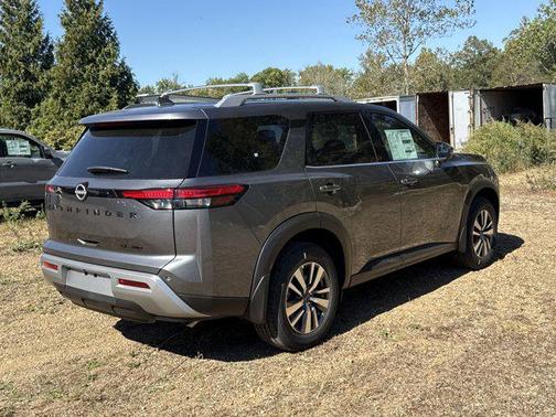 2025 Nissan Pathfinder SL 4WD