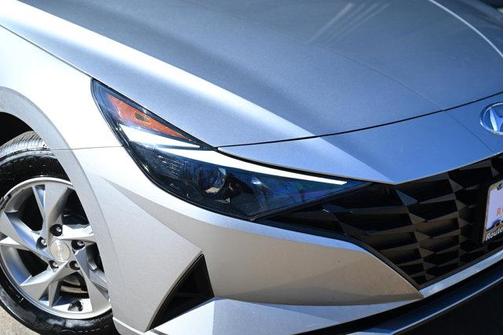 2021 Hyundai ELANTRA SE
