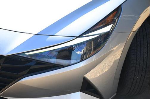 2021 Hyundai ELANTRA SE