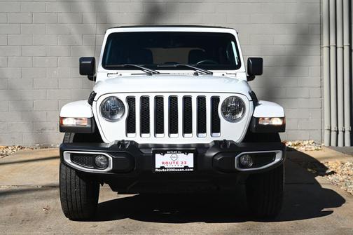 Bright White Clearcoat 2022 Jeep Wrangler Unlimited Sahara