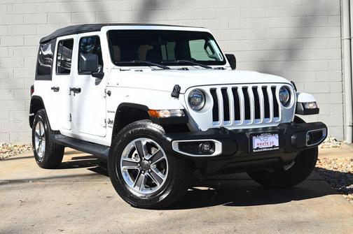 Bright White Clearcoat 2022 Jeep Wrangler Unlimited Sahara