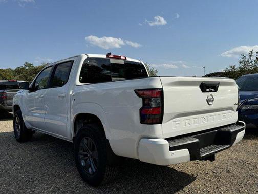 2025 Nissan Frontier SV