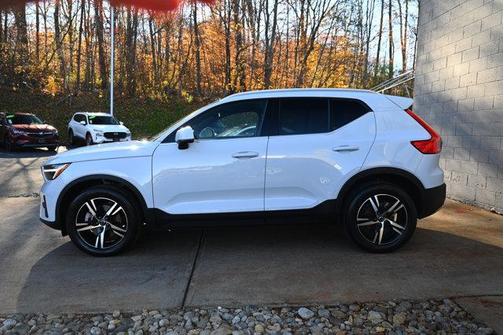2024 Volvo XC40 B5 Core