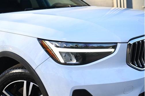2024 Volvo XC40 B5 Core