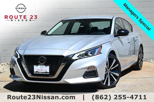 Brilliant Silver Metallic 2022 Nissan Altima SR FWD