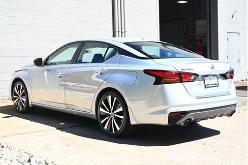 2022 Nissan Altima SR FWD
