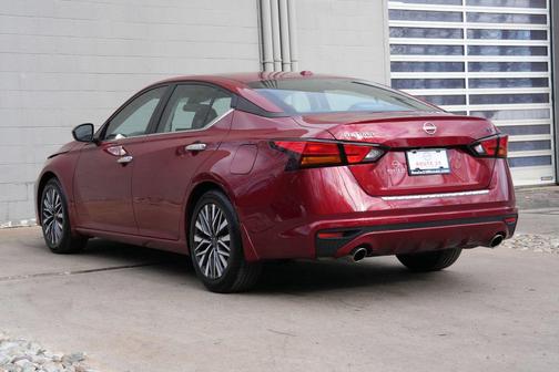 Scarlet Ember Tintcoat 2023 Nissan Altima 2.5 SV