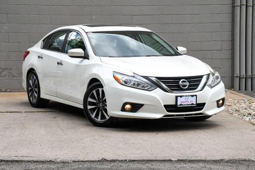 Pearl White 2017 Nissan Altima 2.5 SV