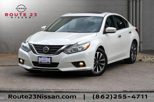 Pearl White 2017 Nissan Altima 2.5 SV