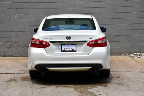 Pearl White 2017 Nissan Altima 2.5 SV