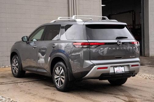 2023 Nissan Pathfinder SL 4WD