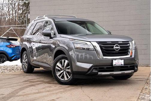 Gun Metallic 2023 Nissan Pathfinder SL 4WD