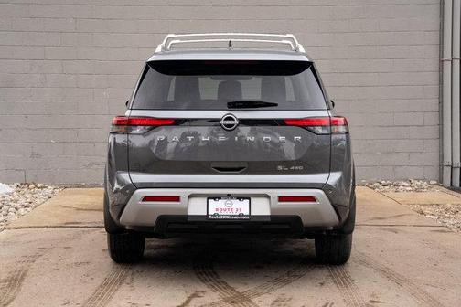 2023 Nissan Pathfinder SL 4WD
