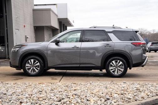 2023 Nissan Pathfinder SL 4WD