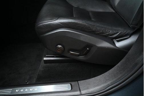 2022 Volvo XC90 T6 Momentum