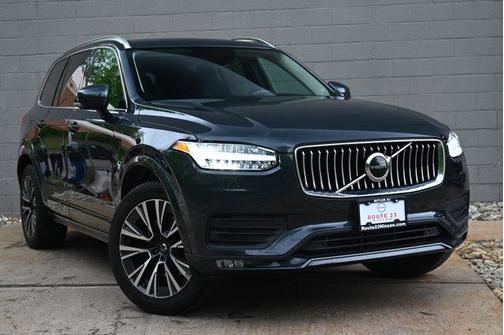2022 Volvo XC90 T6 Momentum