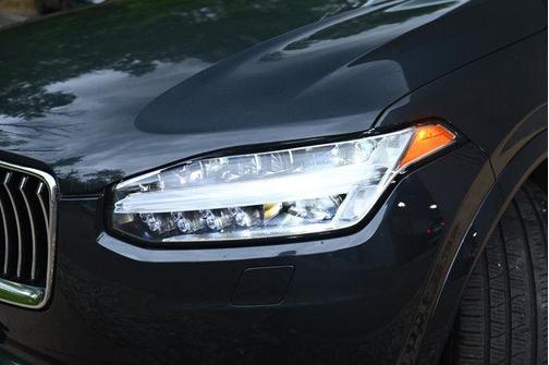 2022 Volvo XC90 T6 Momentum