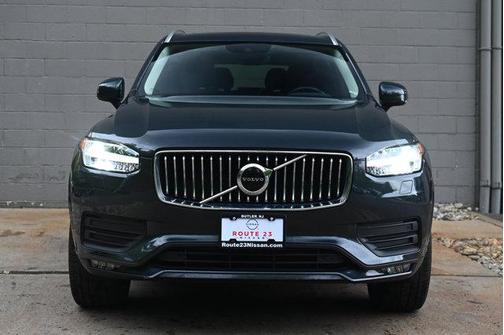 2022 Volvo XC90 T6 Momentum