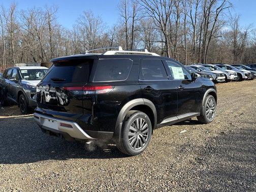 2025 Nissan Pathfinder SL 4WD