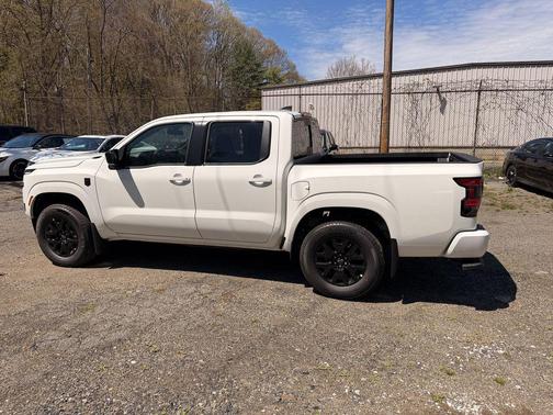 Glacier White 2026 Nissan Frontier SV
