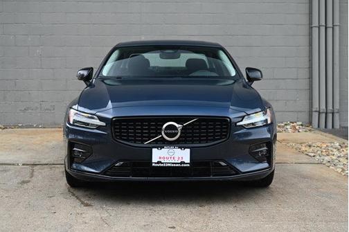 2024 Volvo S60 B5 Core Dark Theme