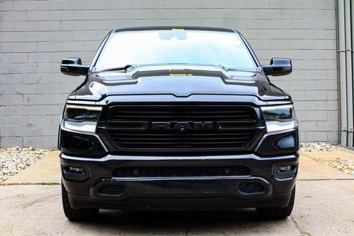 Diamond Black Crystal Pearlcoat 2019 RAM 1500 Laramie