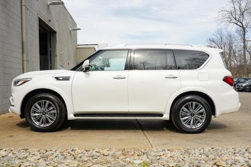 Moonstone White 2024 INFINITI QX80 Luxe