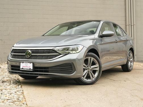 Platinum Gray Metallic 2024 Volkswagen Jetta 1.5T SE