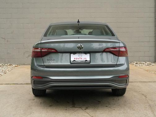 Platinum Gray Metallic 2024 Volkswagen Jetta 1.5T SE