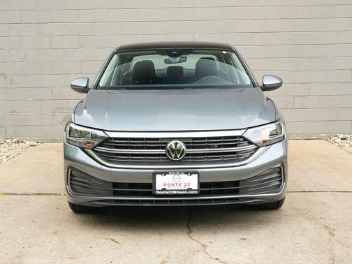 Platinum Gray Metallic 2024 Volkswagen Jetta 1.5T SE