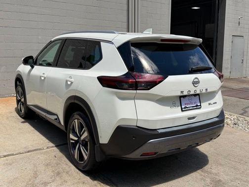 Pearl White Tricoat 2023 Nissan Rogue SL
