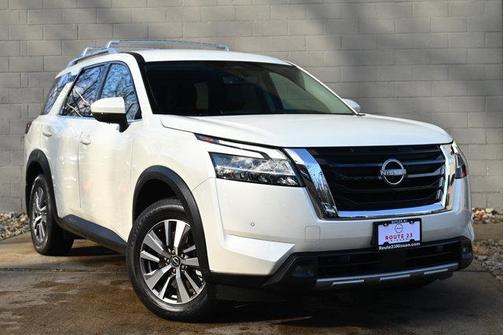 2023 Nissan Pathfinder SL 4WD