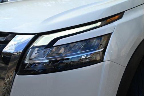 2023 Nissan Pathfinder SL 4WD