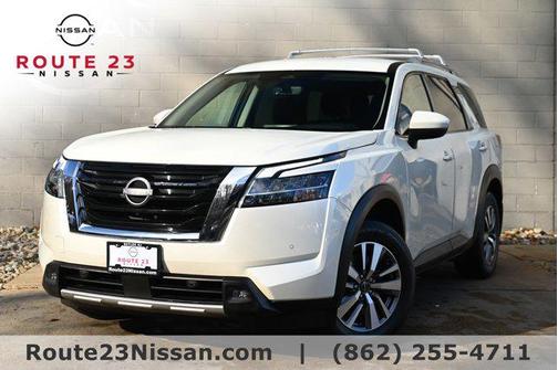 2023 Nissan Pathfinder SL 4WD