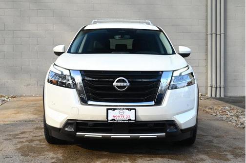2023 Nissan Pathfinder SL 4WD