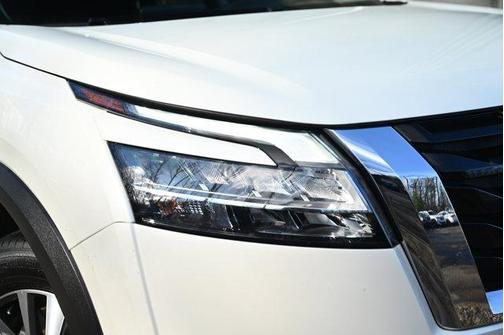 2023 Nissan Pathfinder SL 4WD