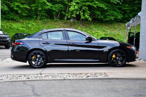 Alfa Black 2020 Alfa Romeo Giulia Ti
