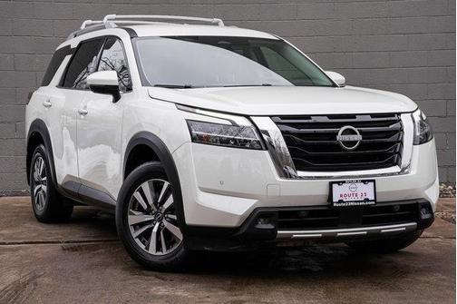 2023 Nissan Pathfinder SL 4WD