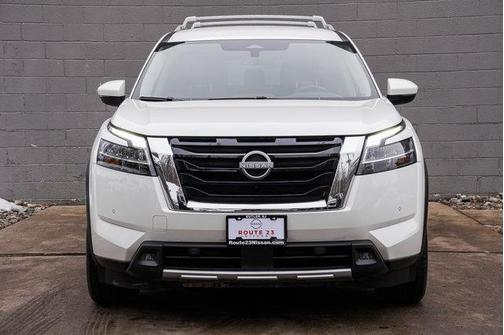 2023 Nissan Pathfinder SL 4WD