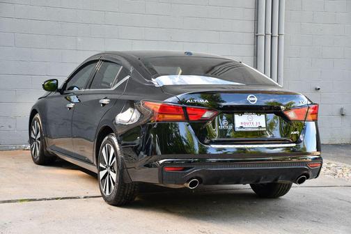 Super Black 2019 Nissan Altima 2.5 SV