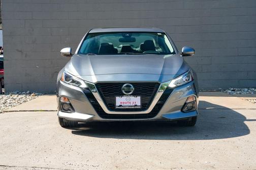 Gun Metallic 2019 Nissan Altima 2.5 SV
