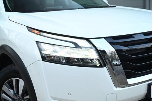 2023 Nissan Pathfinder SL 4WD