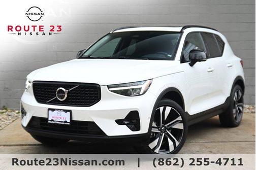 2024 Volvo XC40 B5 Plus Dark Theme