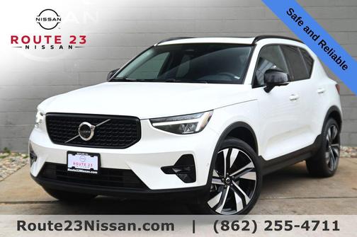 Crystal White 2024 Volvo XC40 B5 Plus Dark Theme
