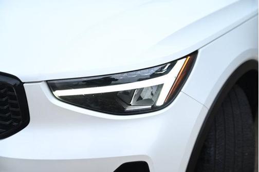 2024 Volvo XC40 B5 Plus Dark Theme