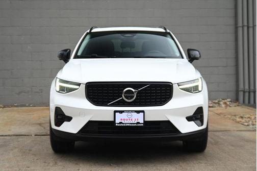 2024 Volvo XC40 B5 Plus Dark Theme