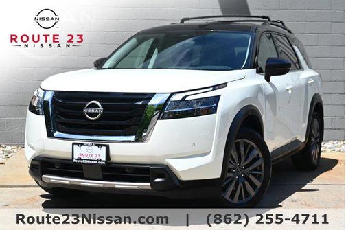 2023 Nissan Pathfinder SL 4WD
