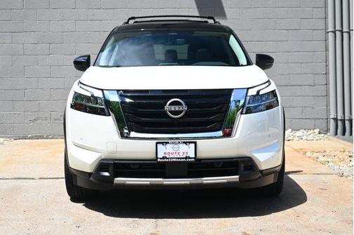 2023 Nissan Pathfinder SL 4WD