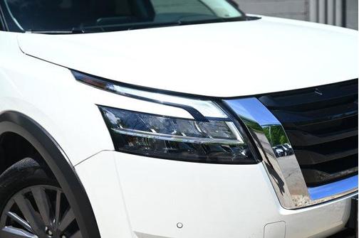 2023 Nissan Pathfinder SL 4WD